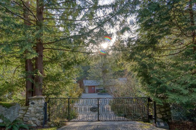 5487 Brooks Road, House other with 4 bedrooms, 4 bathrooms and 6 parking in Halfmoon Bay BC | Image 3