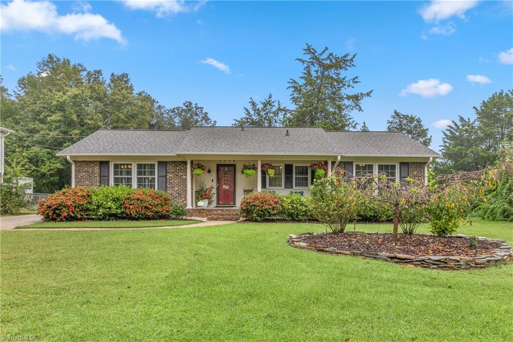 Wellingford Dr, High Point, NC 27265