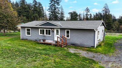 805 Tipsoo Loop S, House other with 3 bedrooms, 2 bathrooms and 2 parking in Rainier WA | Image 1