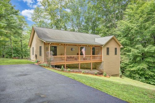 200 Camelot Dr, Moneta, VA, 24121-3338 | Card Image