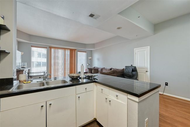 UNIT-1206 - 3505 Sage Rd, Condo with 2 bedrooms, 2 bathrooms and null parking in Houston TX | Image 29