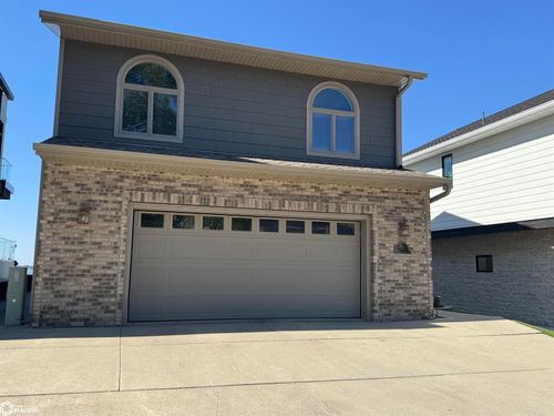 2405 S Lakeview Ct, Clear Lake, IA, 50428-2807 | Card Image