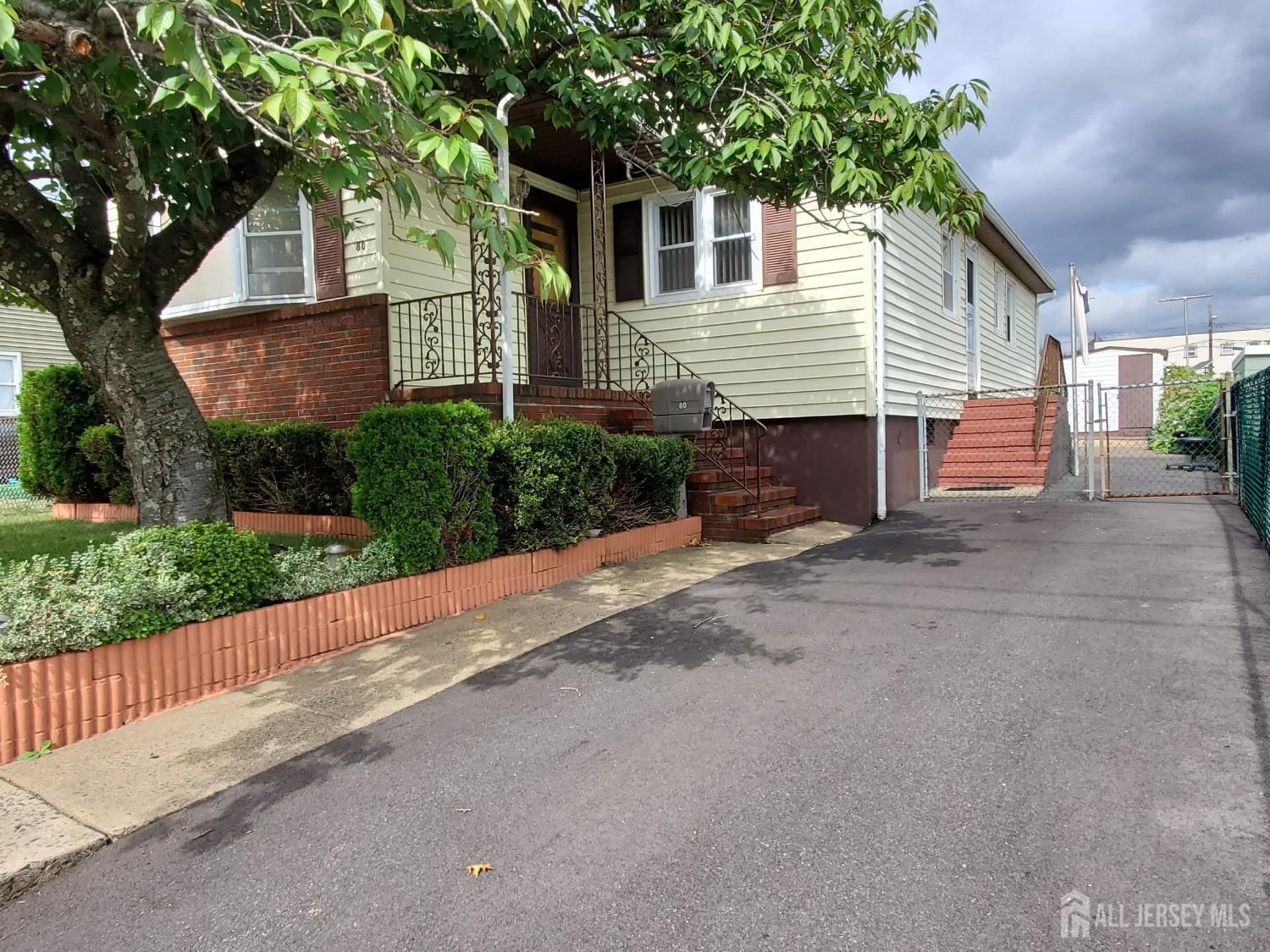 2nd St, Woodbridge, NJ 07095