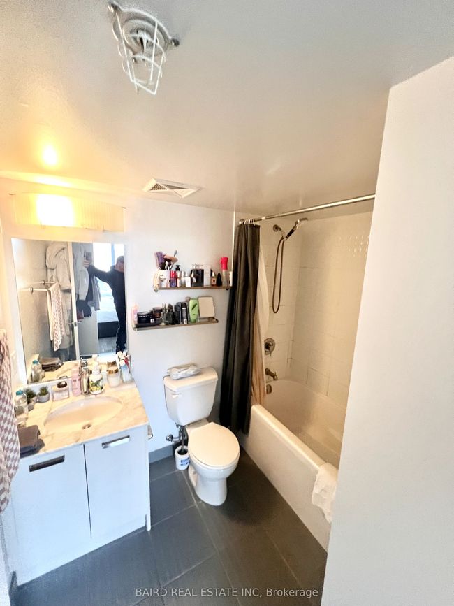 1718E - 36 Lisgar St, Condo with 2 bedrooms, 2 bathrooms and null parking in Toronto ON | Image 4