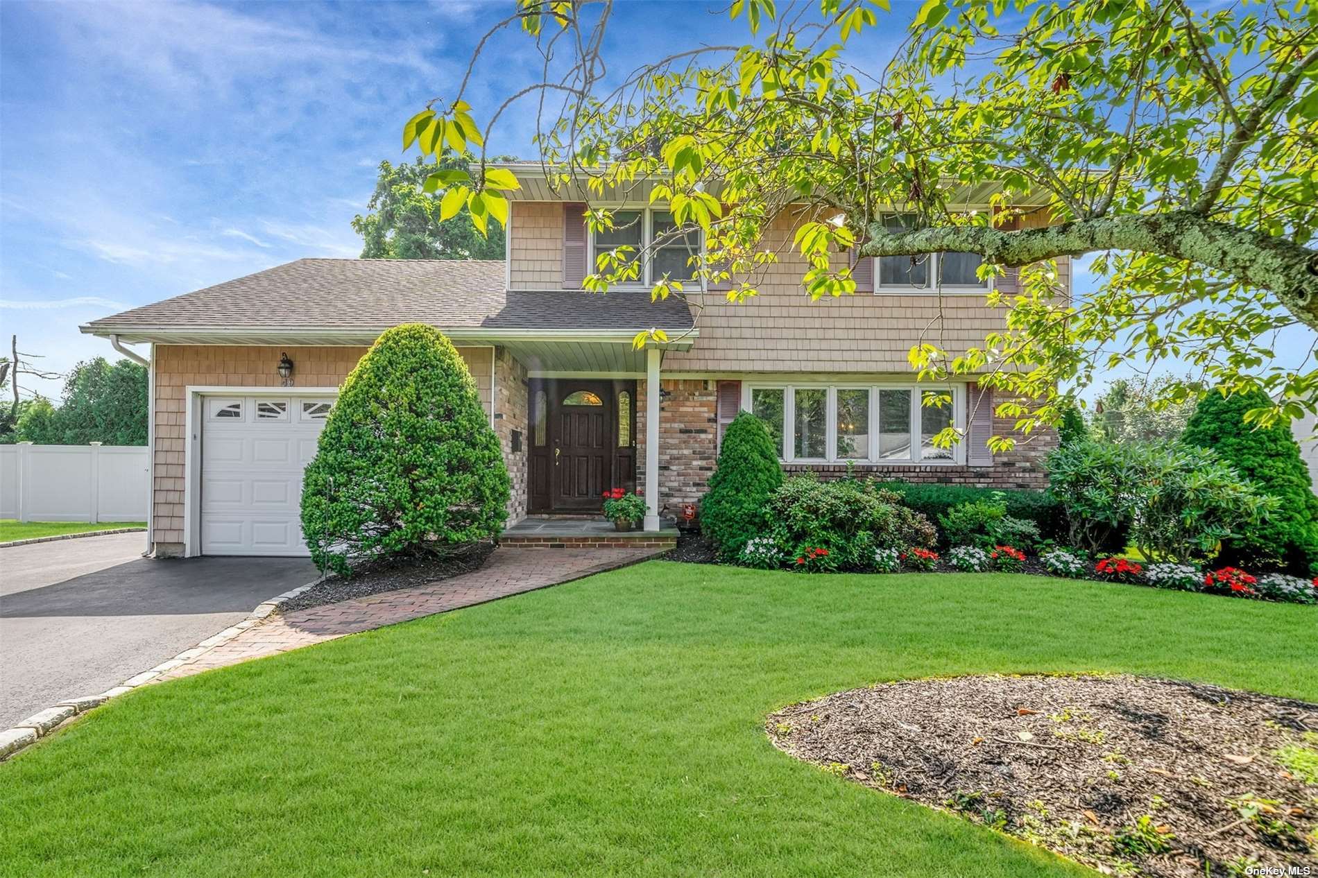 Carnegie Dr, Smithtown, NY 11787