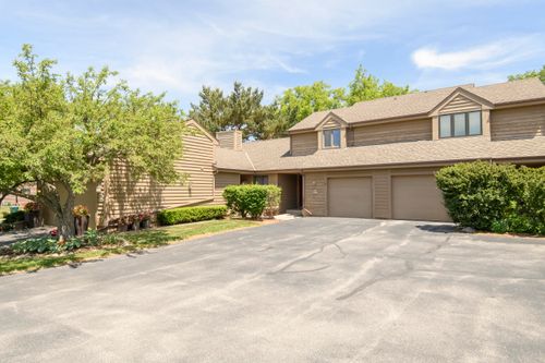 W132N8130 Danell Dr, Menomonee Falls, WI, 53051-7239 | Card Image