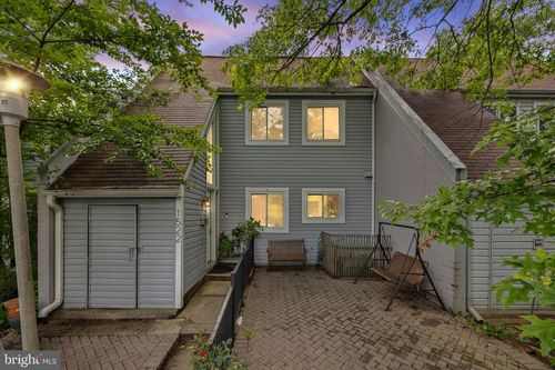 1522 Goldenrain Ct, RESTON, VA, 20190-4032 | Card Image
