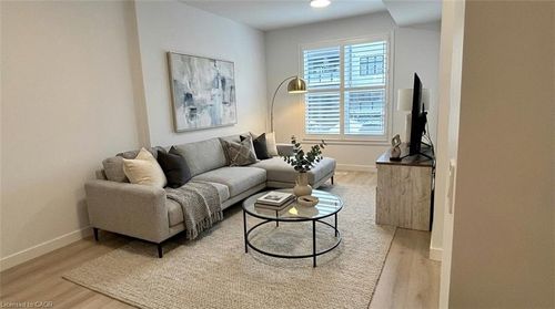 11-31 Mill St, Kitchener, ON, N2G2Y2 | Card Image