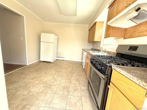 135 Ramapo Rd, Garnerville, NY, 10923-1514 | Card Image