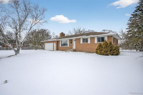 805 Birch St, Saginaw, MI, 48601-3312 | Card Image