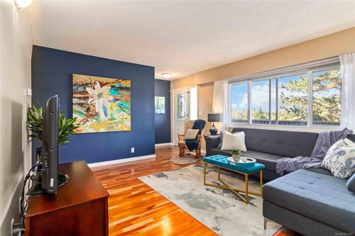24-3981 Nelthorpe St, Saanich, BC, V8X3Z2 | Card Image