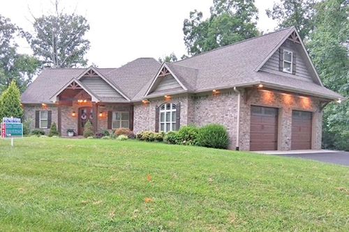 373 Doe Crossing Dr, Smiths Grove, KY, 42171-7309 | Card Image