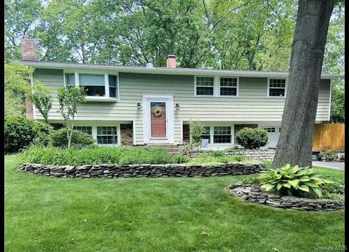 15 Mayflower Ln, East Setauket, NY, 11733-3303 | Card Image