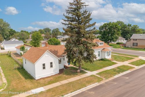 135 2nd Ave Sw, Dickinson, ND, 58601-5546 | Card Image