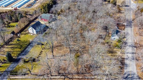 585 Franklinville Rd, Laurel, NY, 11948-1202 | Card Image