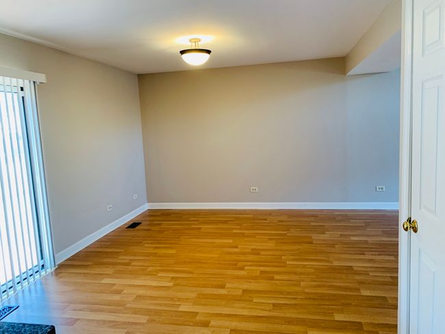 227 Wellington Cir, Townhouse with 2 bedrooms, 2 bathrooms and 1 parking in Gurnee IL | Image 9