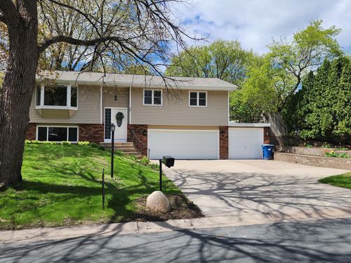 36 13th Ave Sw, New Brighton, MN, 55112-3438 | Card Image