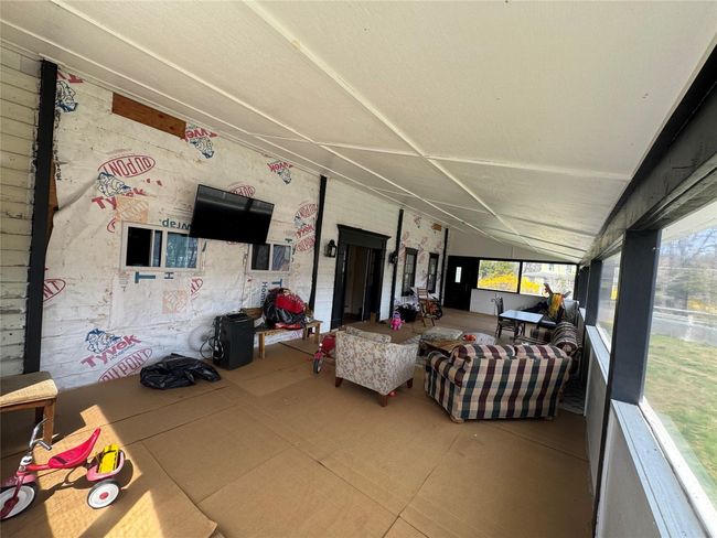 View of sunroom | Image 7