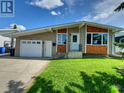 8711 88 St, House other with 4 bedrooms, 2 bathrooms and null parking in Fort St. John BC | Image 1