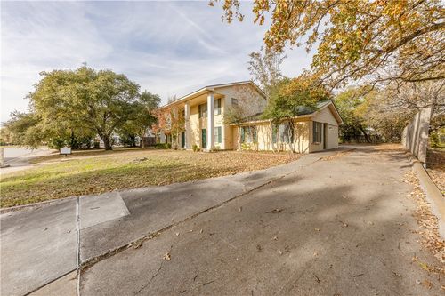 b-1805 Briar Oaks Dr, Bryan, TX, 77802-4402 | Card Image