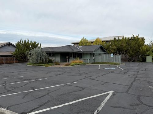2941 Doctors Park Dr, Medford, OR, 97504-8127 | Card Image