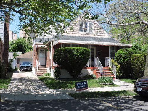 311 Beach 17, New York, NY, 11691 | Card Image