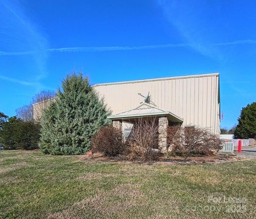 114 Michael Dr, Forest City, NC, 28043-8181 | Card Image