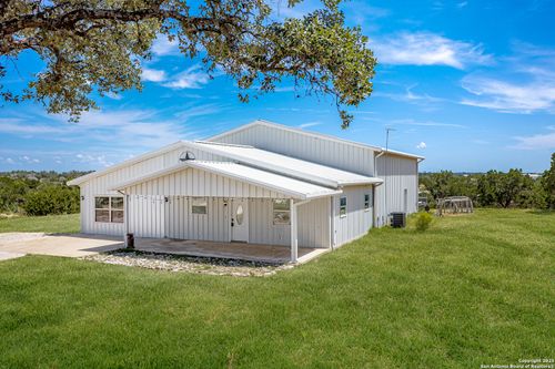 195 Harville, Kerrville, TX, 78028 | Card Image
