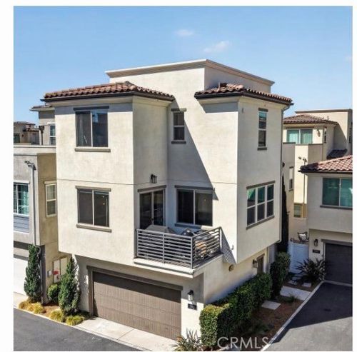 592 S Motif, Anaheim, CA, 92805 | Card Image