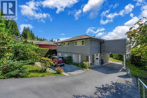 403 Newdale Crt, North Vancouver, BC, V7N3H3 | Card Image