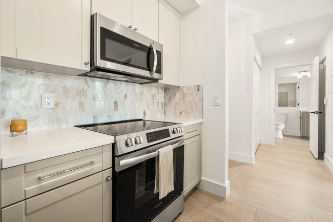 APT-105 - 720 Sapodilla Ave, Condo with 2 bedrooms, 2 bathrooms and null parking in West Palm Beach FL | Image 6