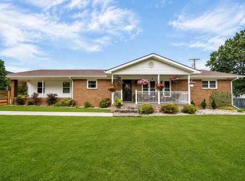 10 Joan St, Williamsburg, KY, 40769-2032 | Card Image