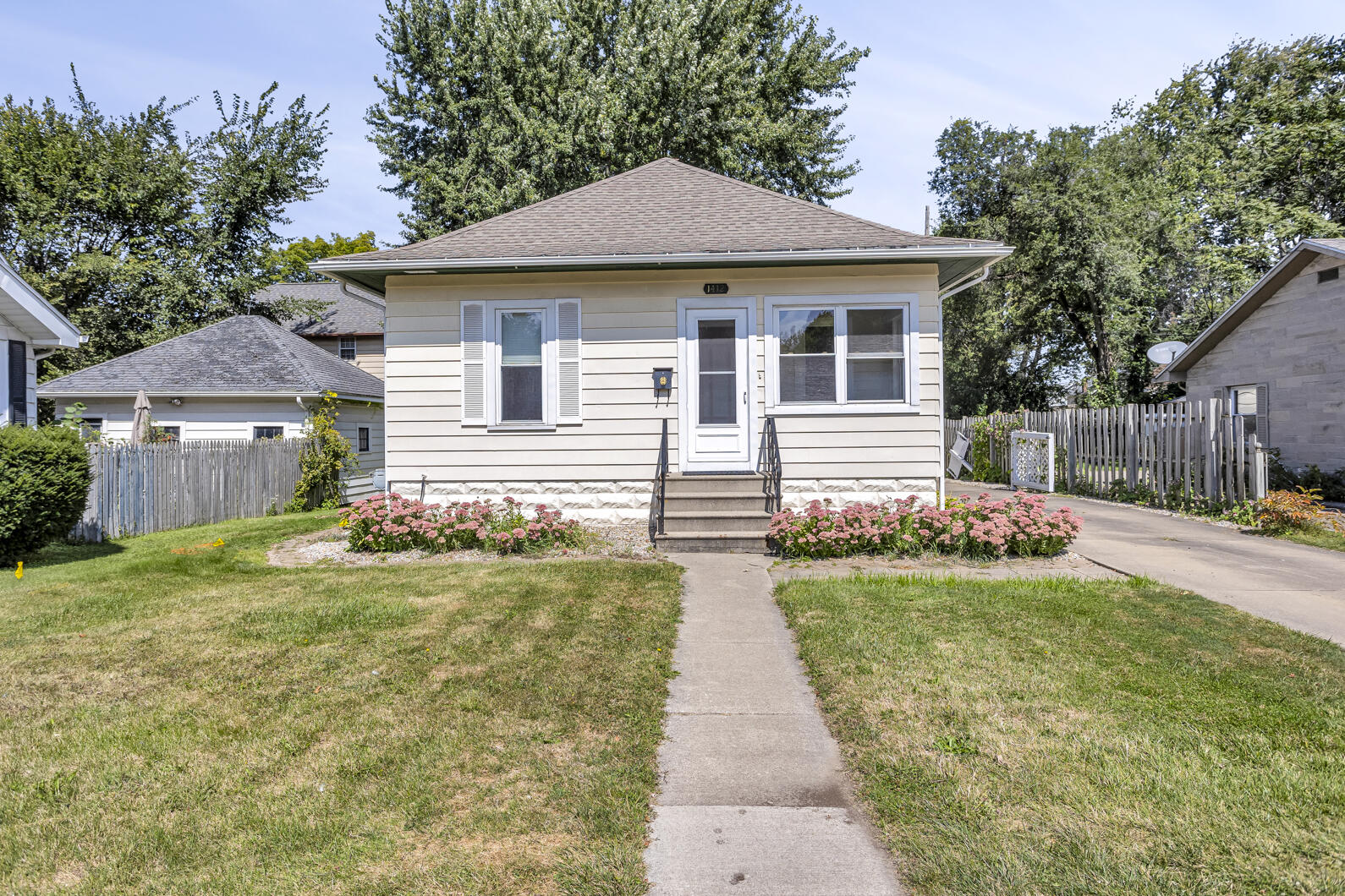 Michigan Ave, Jackson, MI 49202