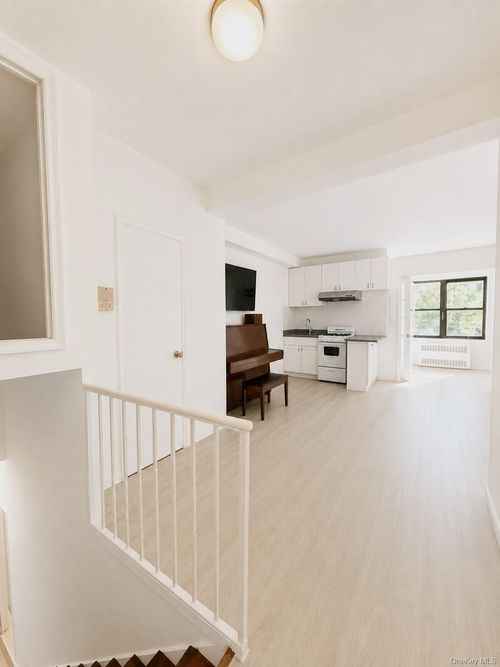 1r-9940 63rd Rd, Rego Park, NY, 11374-1901 | Card Image