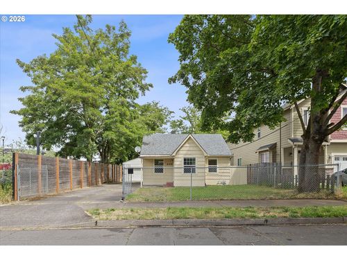 8305 Se Rhone St, Portland, OR, 97266-2930 | Card Image