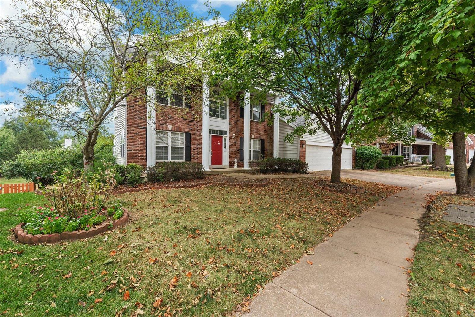 Castle Pines Dr, Ballwin, MO 63021