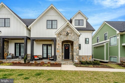 105 Courthouse Rd Sw, VIENNA, VA, 22180-5602 | Card Image