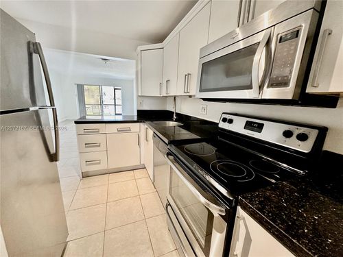 104-7901 Colony Cir S, Tamarac, FL, 33321-3998 | Card Image