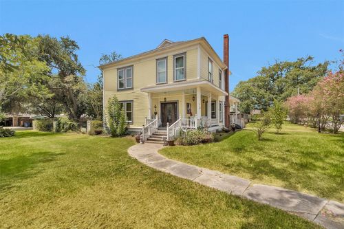 1017 Water St, Navasota, TX, 77868-3172 | Card Image