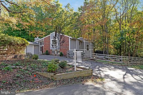 8115 King Arthurs Ct, Manassas, VA, 20112-3522 | Card Image