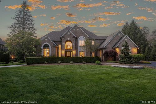 2531 Cedar Brook Ct, Rochester Hills, MI, 48309-4076 | Card Image