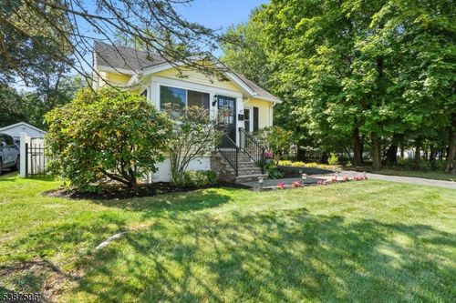 27 Filmore Ave, Livingston, NJ, 07039-2105 | Card Image