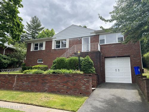 668 Oak St, Ridgefield, NJ, 07657-1805 | Card Image