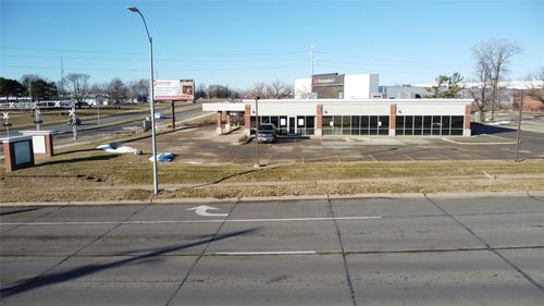 3800 100th St, Urbandale, IA, 50322-2048 | Card Image
