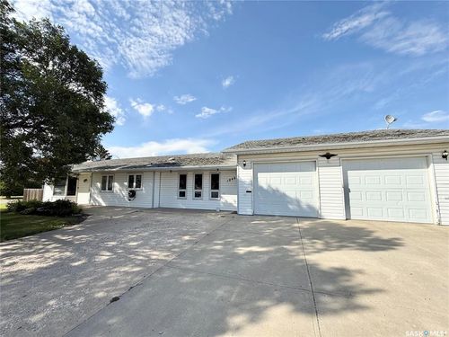 1849 Eaglesham Ave, House with 3 bedrooms, 2 bathrooms and 6 parking in Weyburn SK | Card Image