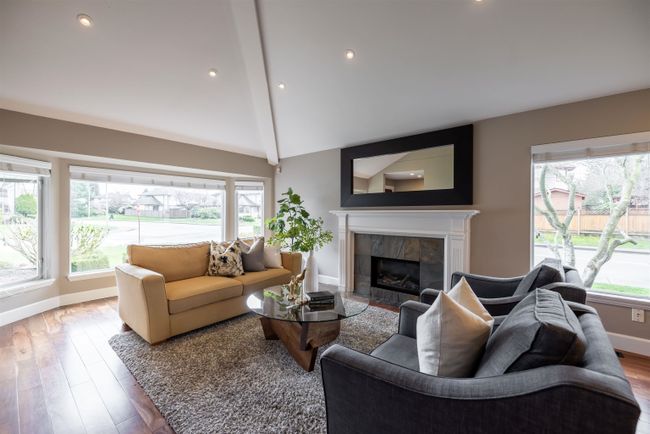 8465 214 A Street, House other with 3 bedrooms, 2 bathrooms and 6 parking in Langley BC | Image 2
