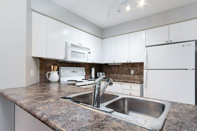 29 Sundial Crt, Condo with 4 bedrooms, 3 bathrooms and 1 parking in Collingwood ON | Image 8