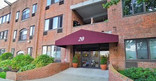 b3d-20 Bay Street Lndg, Staten Island, NY, 10301-2534 | Card Image
