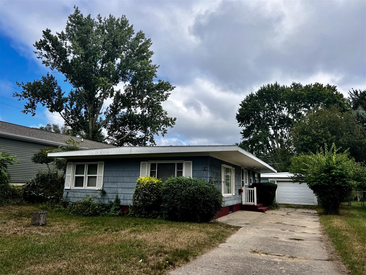 Delia St, Ludington, MI 49431