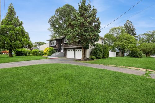 180 Hunter Ave, Babylon, NY, 11703-4715 | Card Image